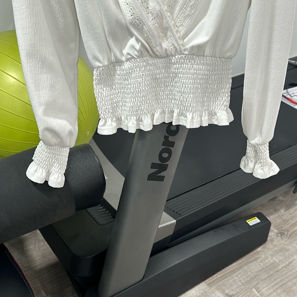 Classy White Shirt, worn once, excellent condition, feminine & classy sexy - Picture 6 of 8